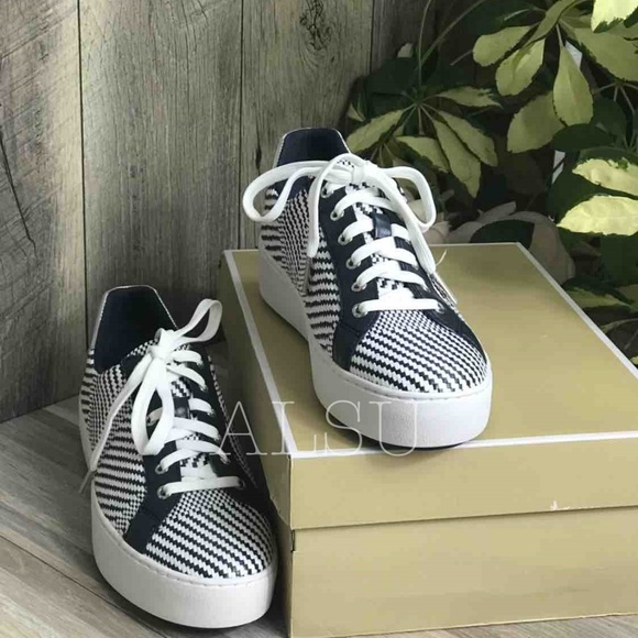 NWT Michael Kors Poppy Lace Up Diagonal Weave Navy - Picture 3 of 8